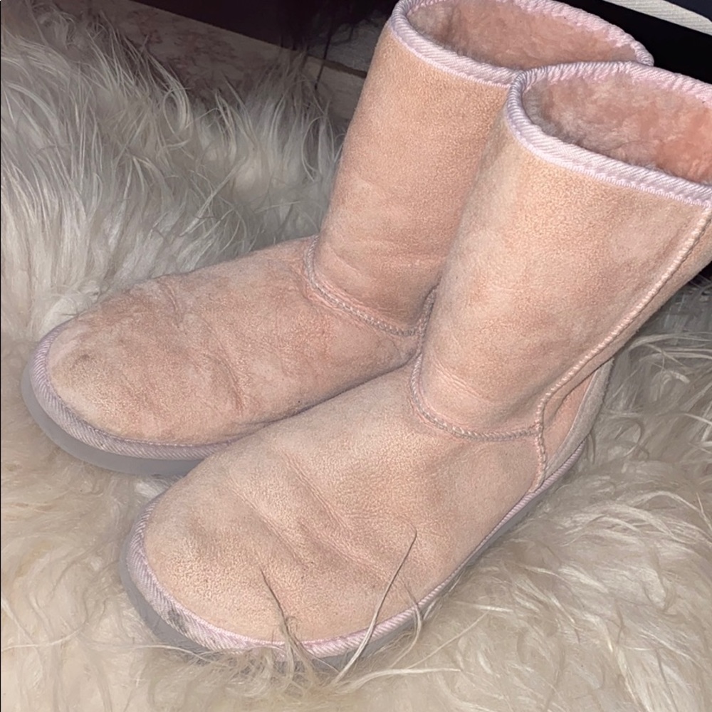 Women's Pink Short Uggs